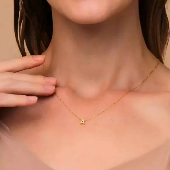 Initial A 18k gold plated initial necklace - Picture 3 of 5